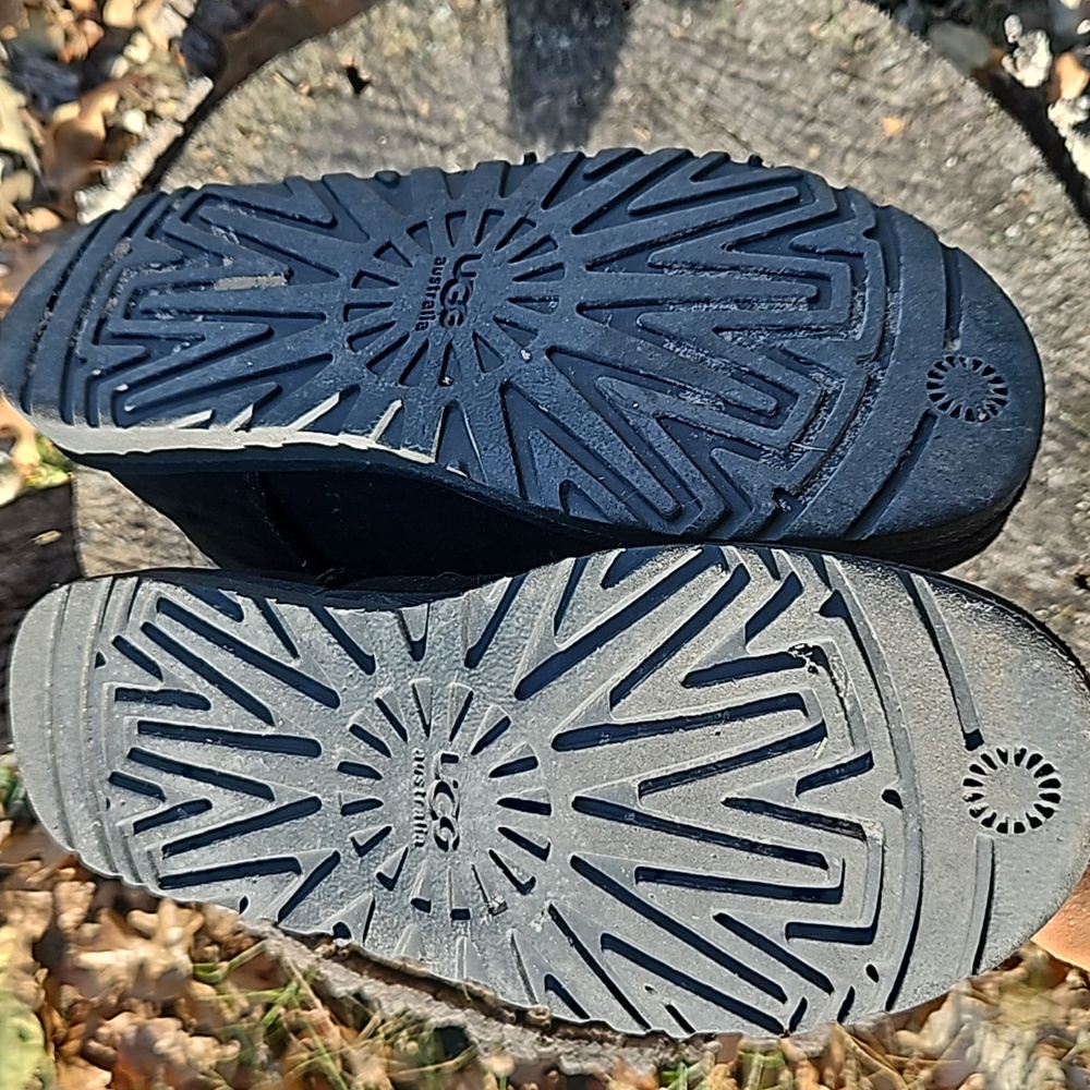 Ugg button boots - Picture 6 of 7